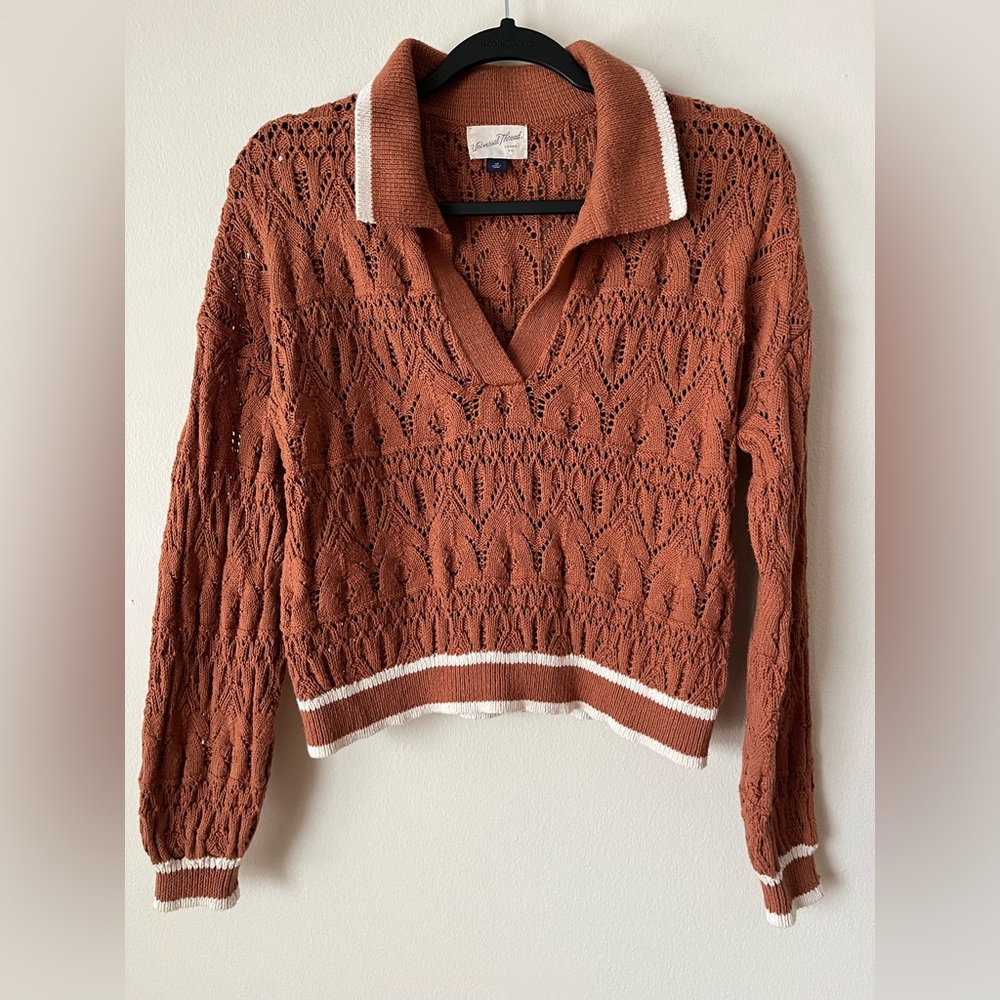 Universal Thread Women's V-Neck Sweater in Rust and White
